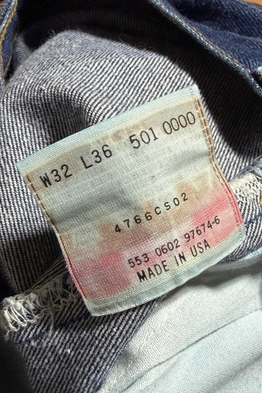 1990’S DEADSTOCK LEVI’S 501 MADE IN USA DARK WASH DENIM JEANS 30 X 34