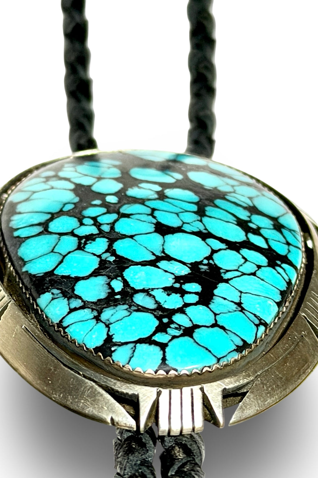 1990’S BRUCE WOOD (NAVAJO, 1974-2017) MASTER SILVERSMITH .925 STERLING SILVER &amp; KINGMAN HIGH GRADE SPIDERWEB MATRIX TURQUOISE CABOCHON BRAIDED LEATHER BOLO TIE