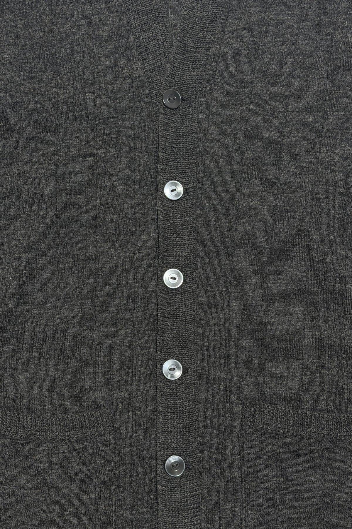Mother-of-pearl button placket detail