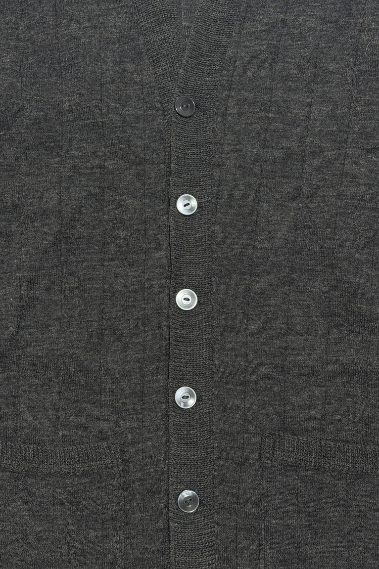 Mother-of-pearl button placket detail