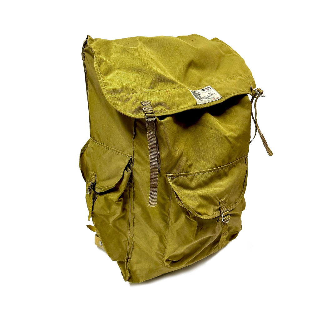 1960’S WORLD FAMOUS MADE IN JAPAN CAMPING DAY PACK WITH REMOVABLE FRAME