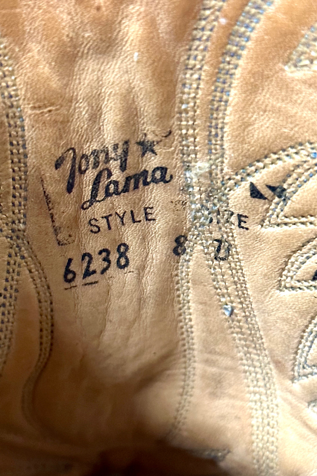 1980’S TONY LAMA MADE IN USA EMBROIDERED BLACK COWBOY BOOTS 8