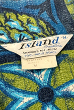 Cargar imagen en el visor de la galería, 1960’S ISLAND CREATIONS EMBROIDERED SUN CREST PATCH CROPPED S/S B.D. HAWAIIAN SHIRT MEDIUM
