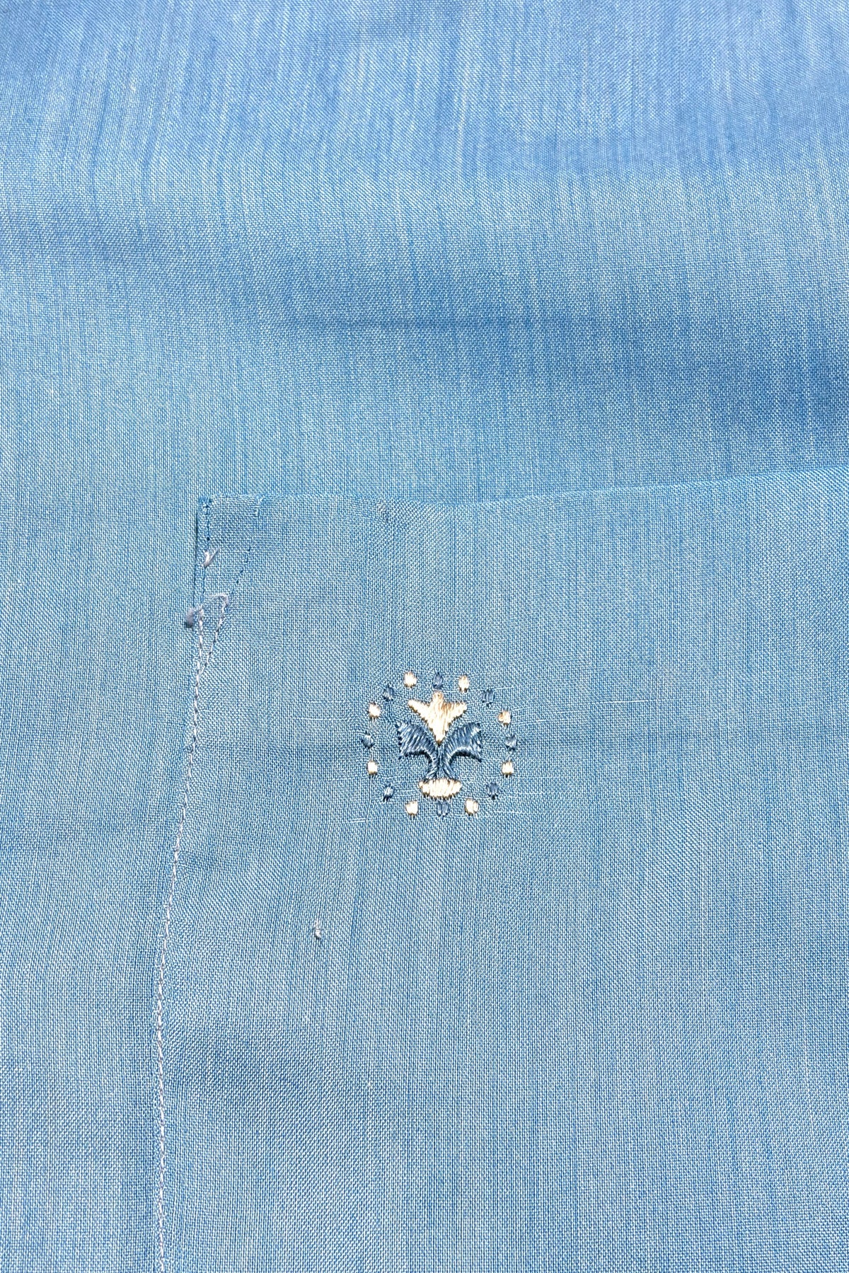 Embroidered floral crest on chest pocket